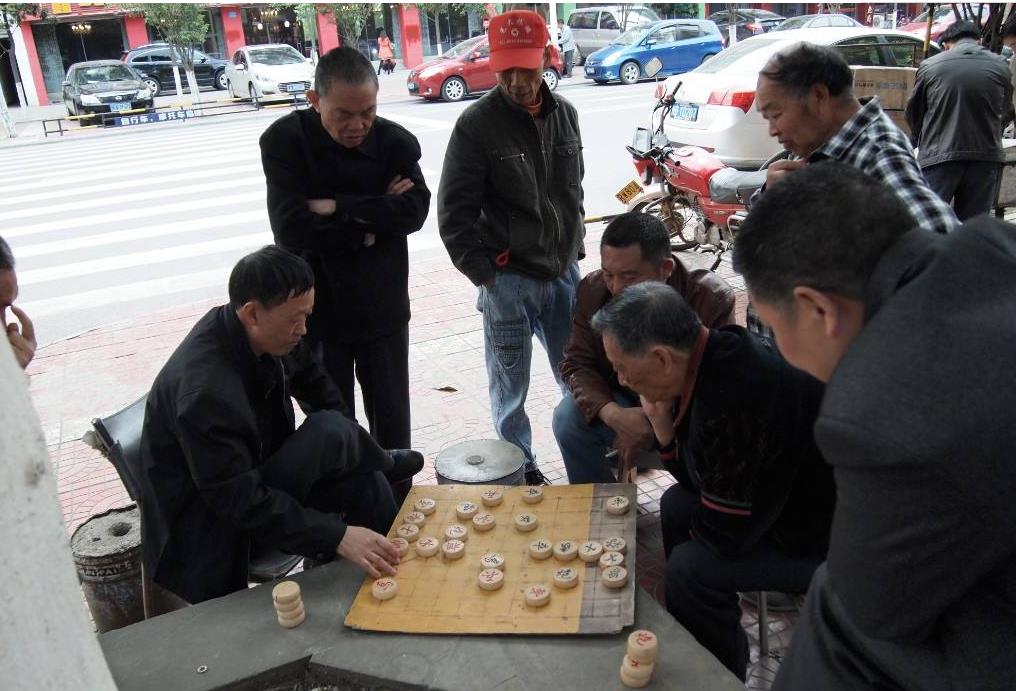 偏门赚钱路子:街头象棋死棋不围法一天挣一万块-偏门行业网